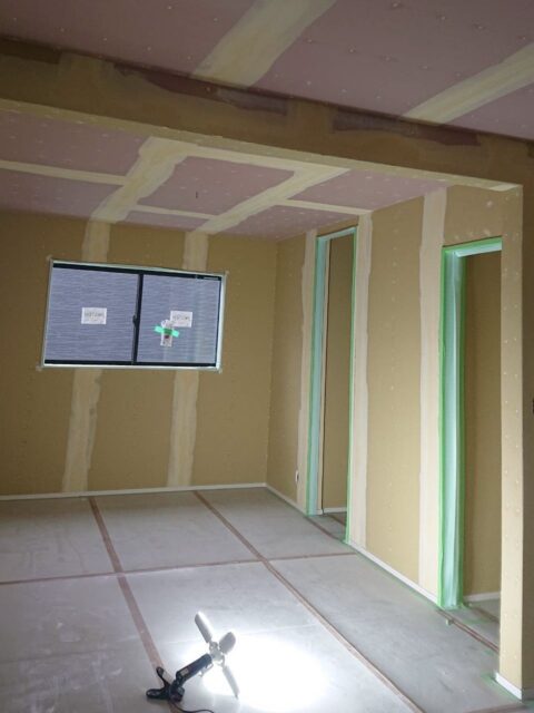 霧島市の内装屋が教える！クロス張りから始める職人への第一歩